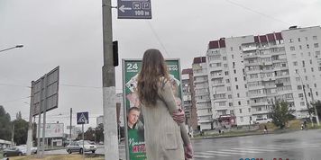 Miniatura de Hot upskirt porn with amateur red head girl in public