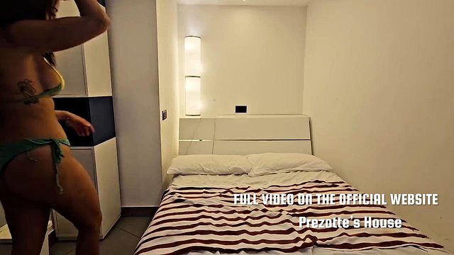 Miniatura de Brazilian Trans Bombshell Sabrina Prezotte Pounds Italian Couple Ava Holt and Her Man with Hardcore Fucking