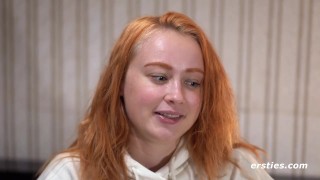 Miniatura de Ersties - Amateur Redhead Babe Fingers Herself Outdoors