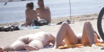 Miniatura de Couple nudist beach