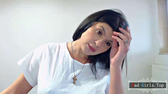 Miniatura de Cute Brunette Webcam MILF Flaunts Natural Big Tits