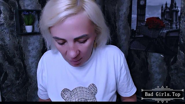 Miniatura de Skinny Big-Tits Blonde Milf Performs Solo Webcam
