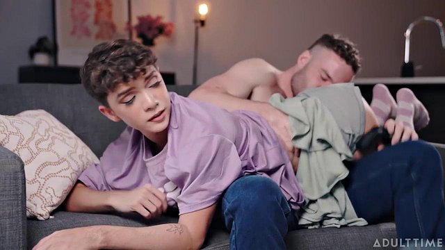 Miniatura de Sam Ledger and Marcus McNeil Deepthroat 69 in Sissy BDSM Homemade